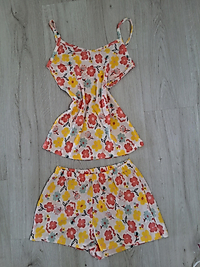 Beyaz Renkli Çiçekli İp Askılı Şortlu Gecelik Takımı