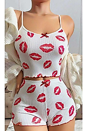 Kırmızı Beyaz Öpücük Desenli Askılı Şortlu Gecelik Takımı